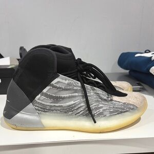 Adidas Yeezy Basketball Quantum